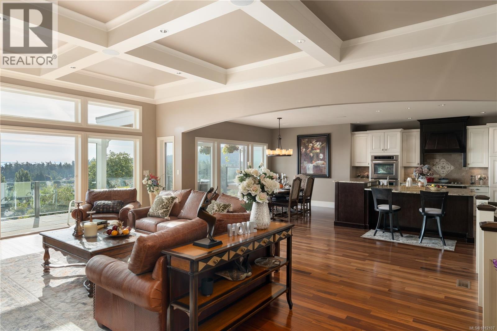Photo 5 of 970 Seapearl Pl, Saanich BC