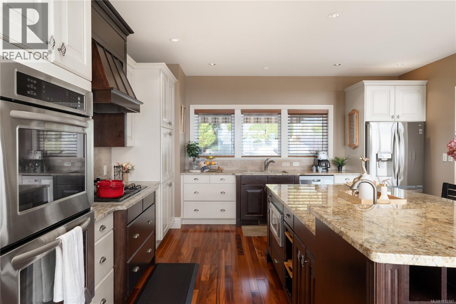 Photo 37 of 970 Seapearl Pl, Saanich BC