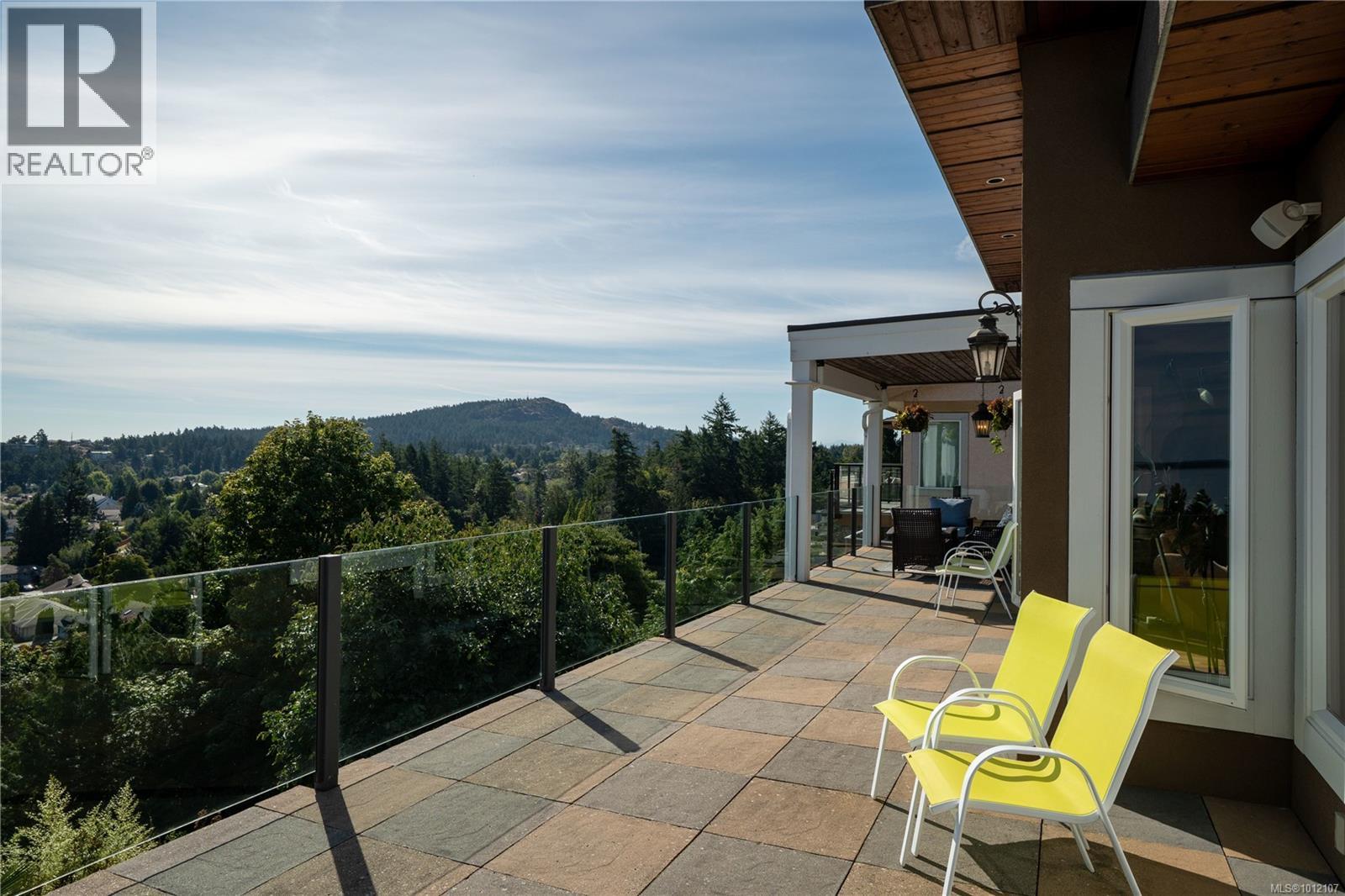 Photo 13 of 970 Seapearl Pl, Saanich BC