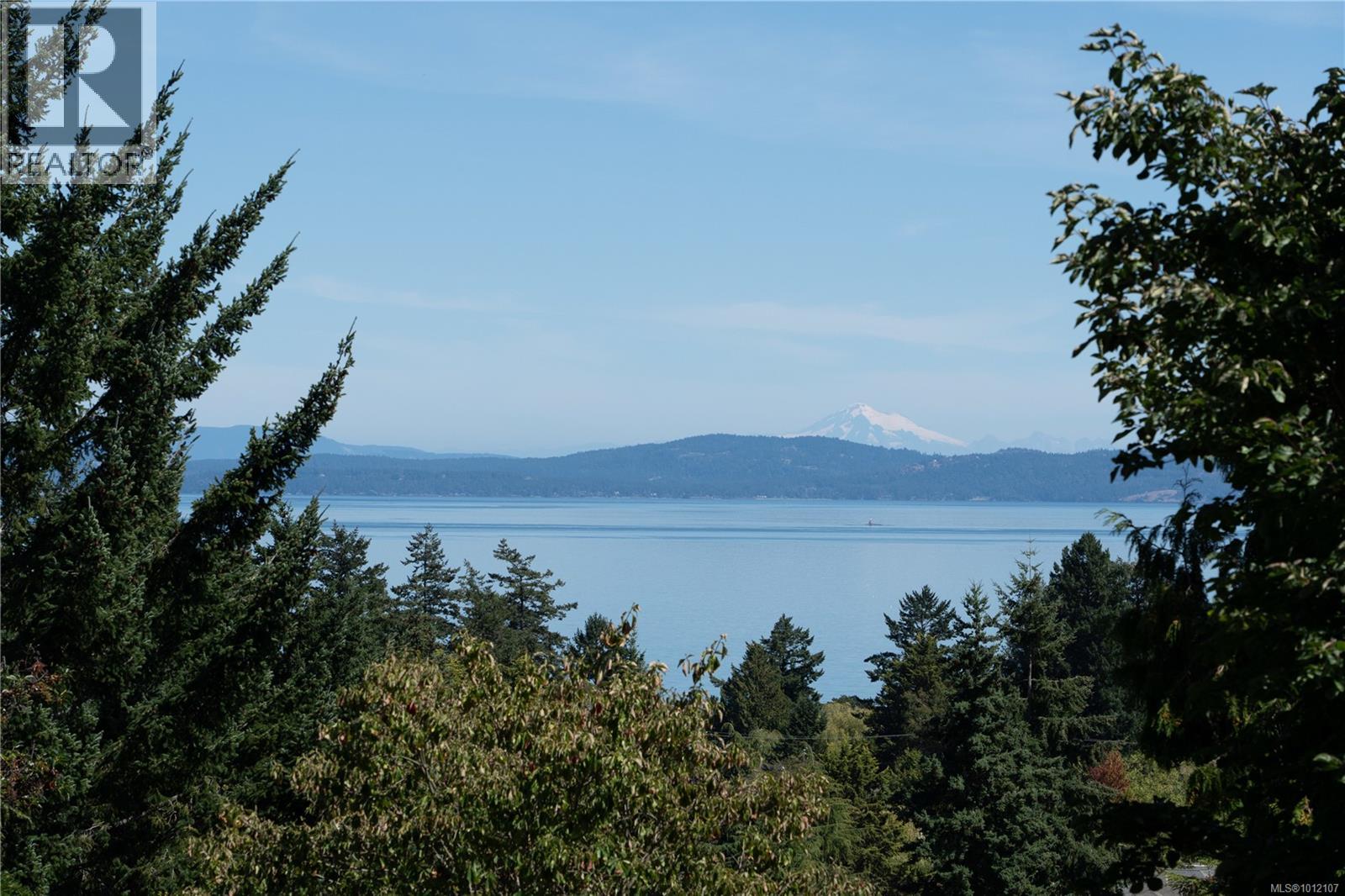 Photo 35 of 970 Seapearl Pl, Saanich BC