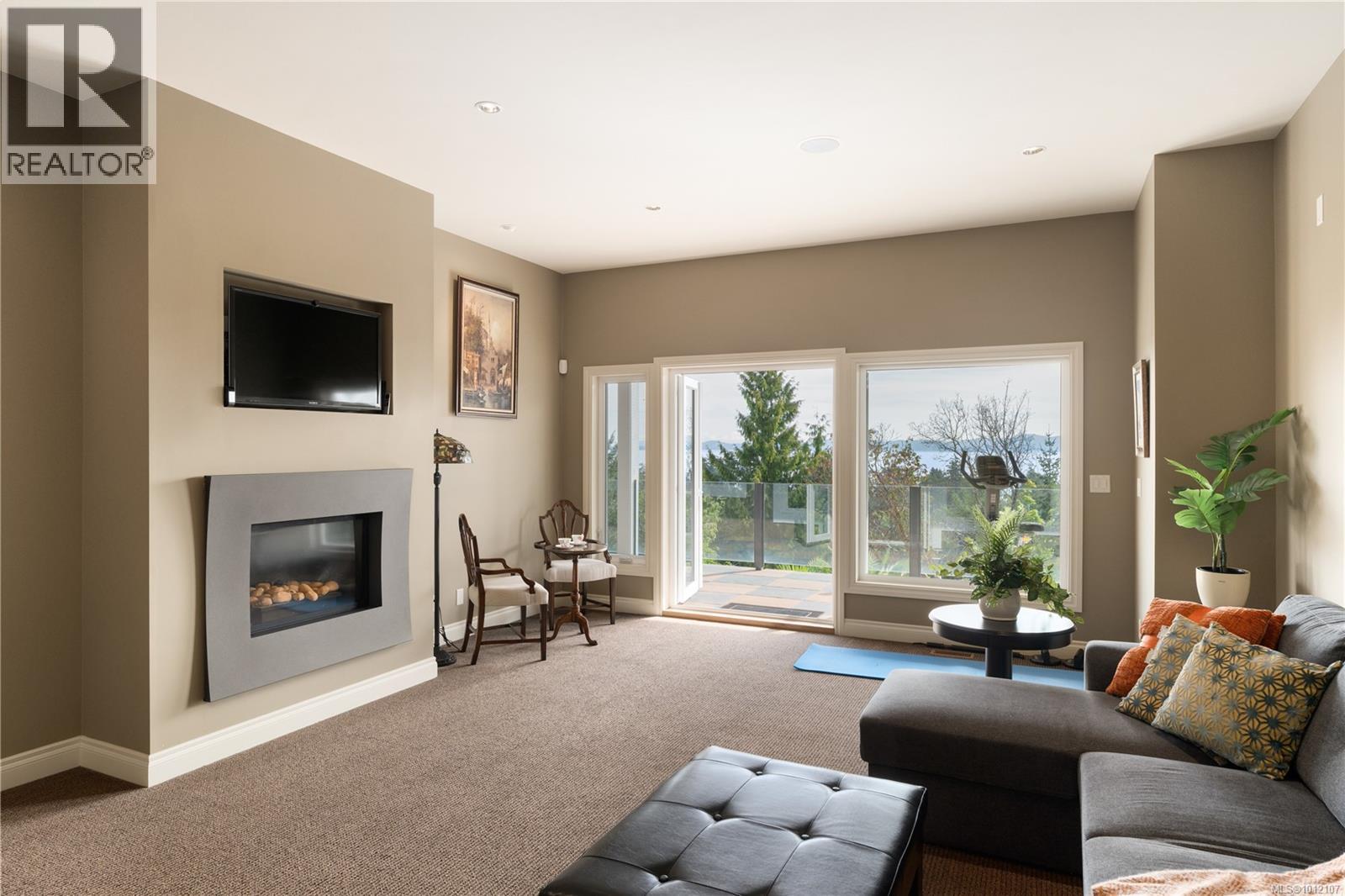 Photo 40 of 970 Seapearl Pl, Saanich BC