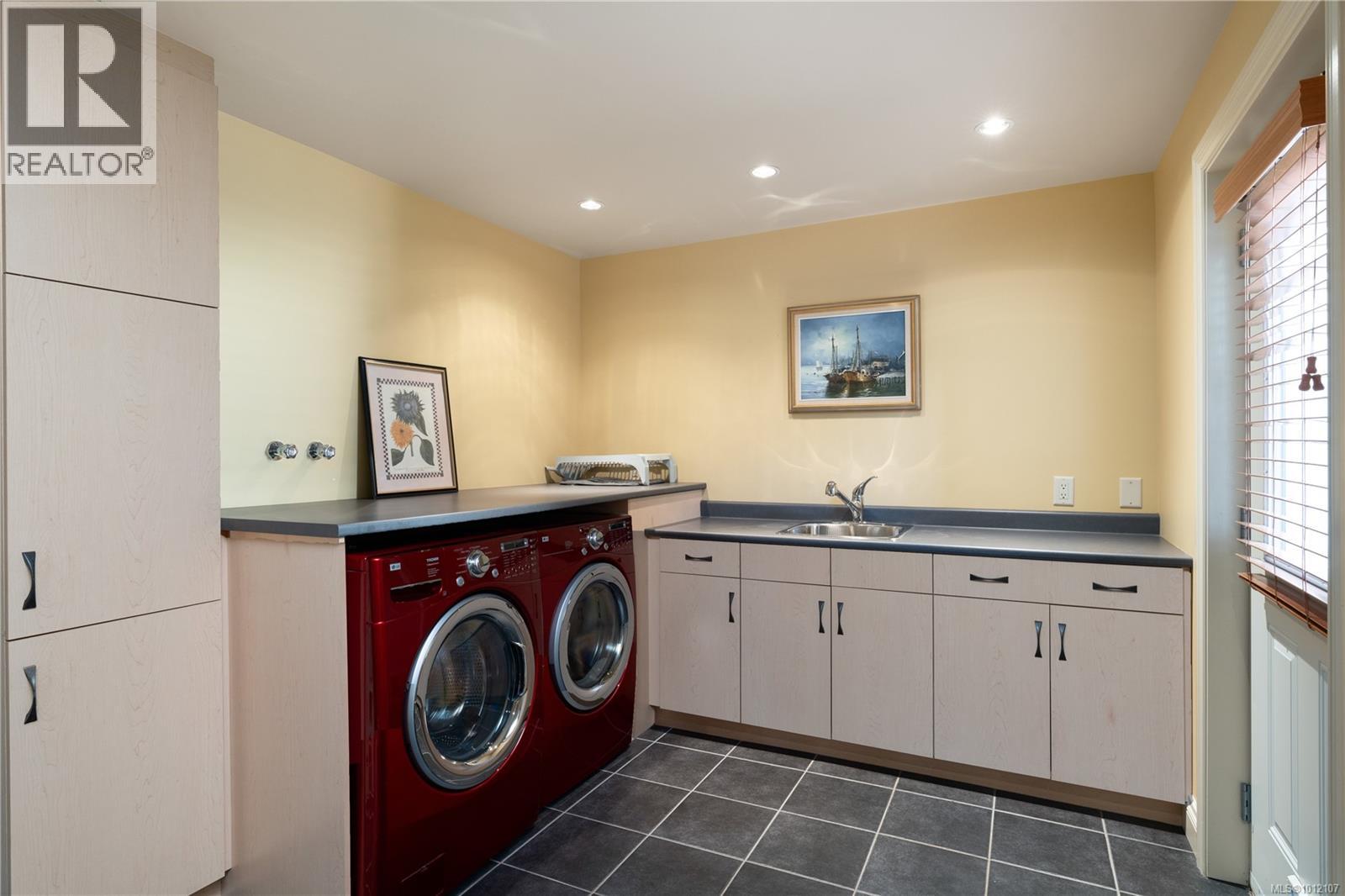 Photo 31 of 970 Seapearl Pl, Saanich BC