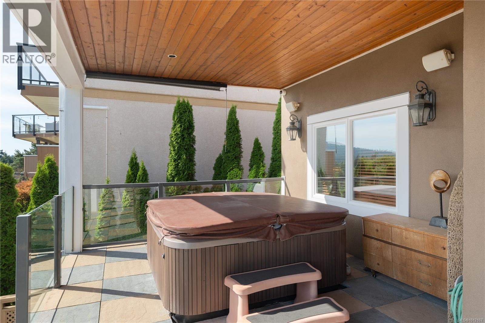 Photo 1 of 970 Seapearl Pl, Saanich BC