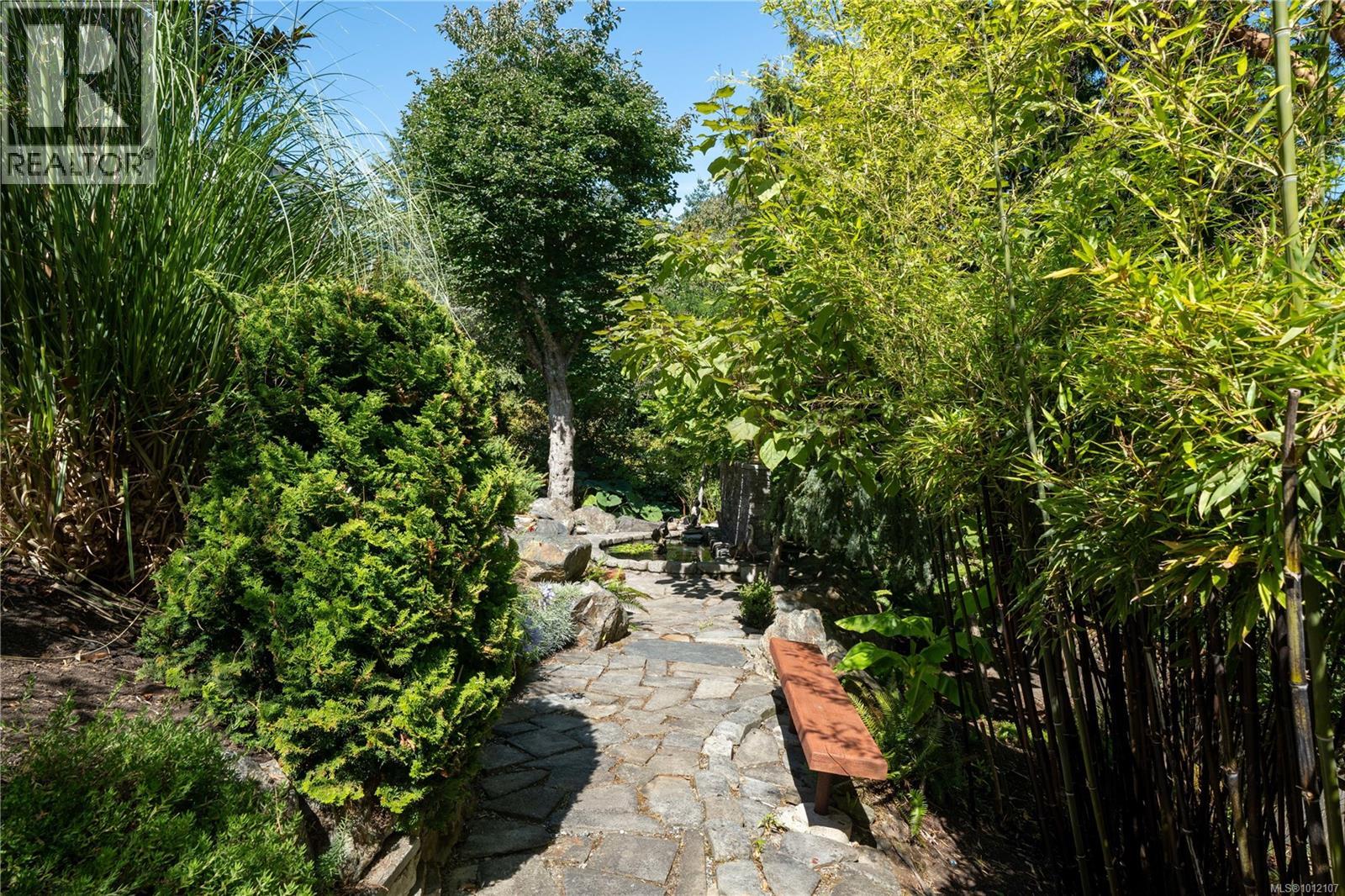 Photo 43 of 970 Seapearl Pl, Saanich BC