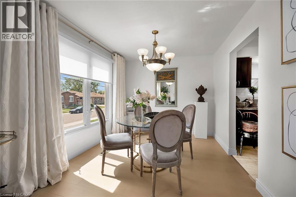 Photo 20 of 567 Queen Victoria Drive, Hamilton ON