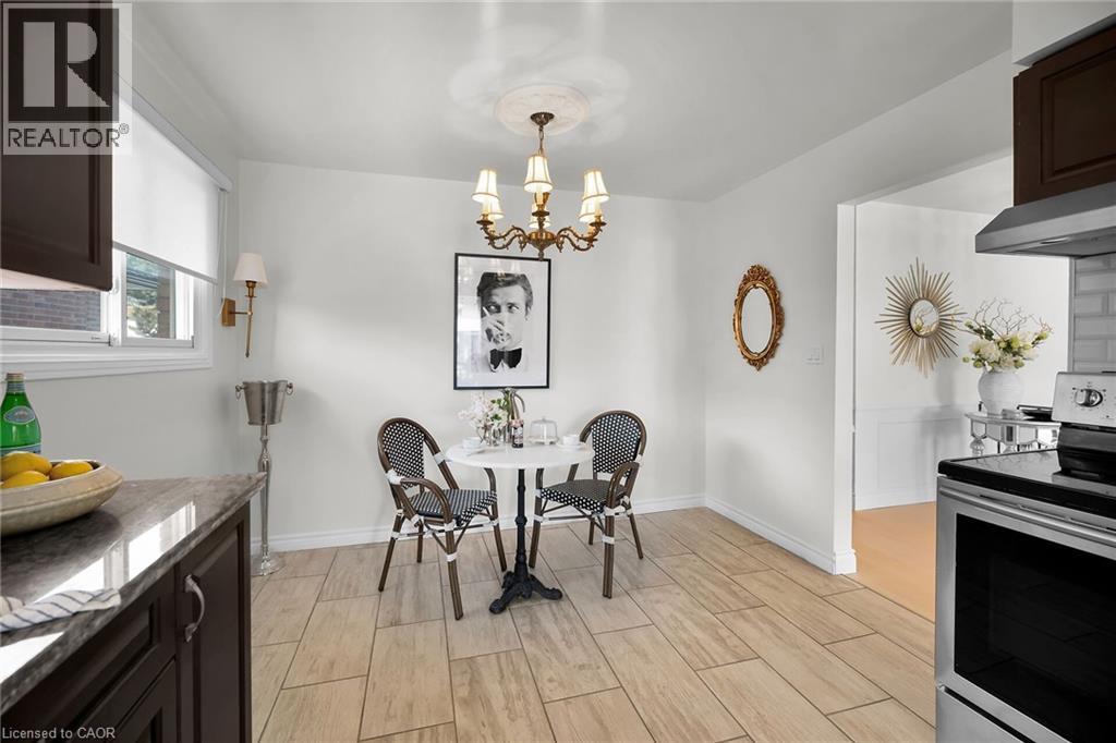 Photo 2 of 567 Queen Victoria Drive, Hamilton ON