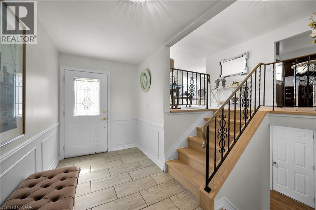 Photo 17 of 567 Queen Victoria Drive, Hamilton ON