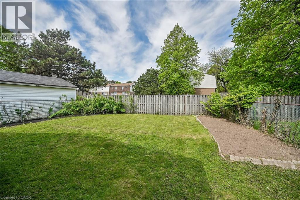 Photo 27 of 567 Queen Victoria Drive, Hamilton ON