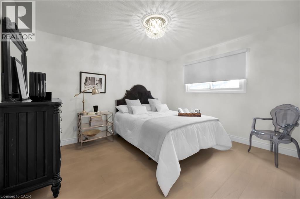 Photo 10 of 567 Queen Victoria Drive, Hamilton ON