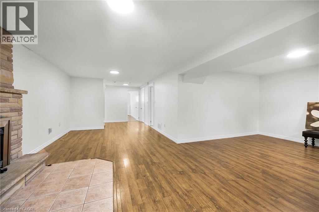 Photo 32 of 567 Queen Victoria Drive, Hamilton ON