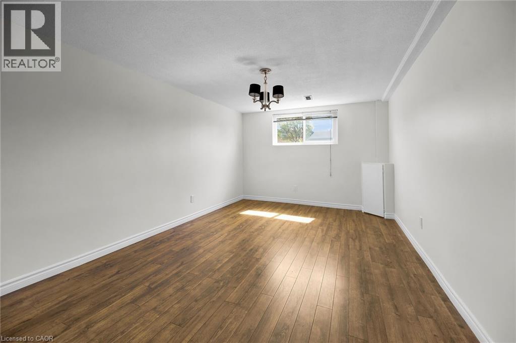 Photo 7 of 567 Queen Victoria Drive, Hamilton ON