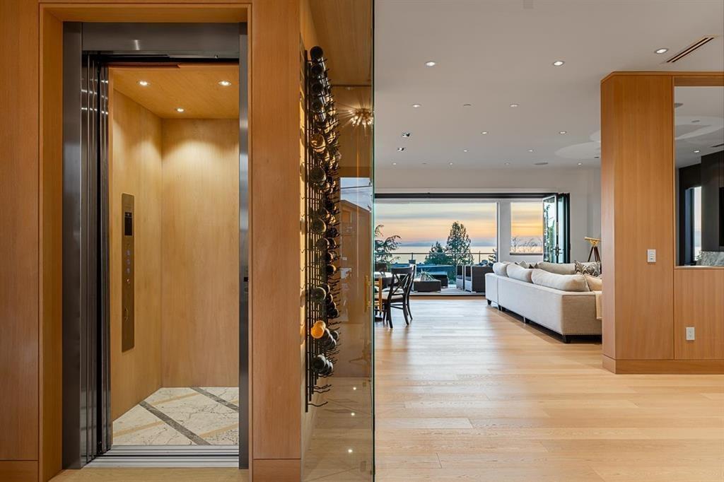 Photo 4 of 14448 Blackburn Crescent, White Rock BC