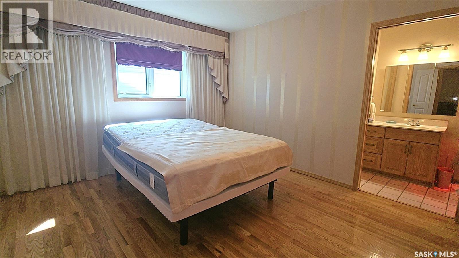 Photo 25 of 210 3rd Street E, Vanscoy SK