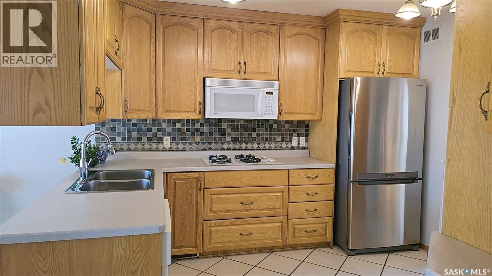 Photo 4 of 210 3rd Street E, Vanscoy SK