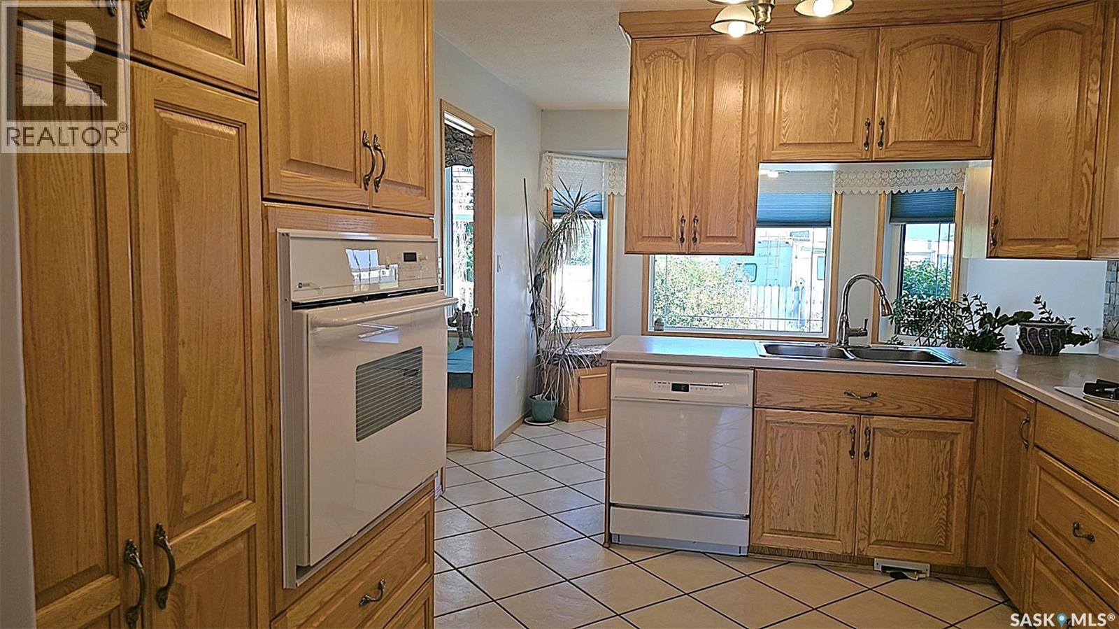 Photo 21 of 210 3rd Street E, Vanscoy SK