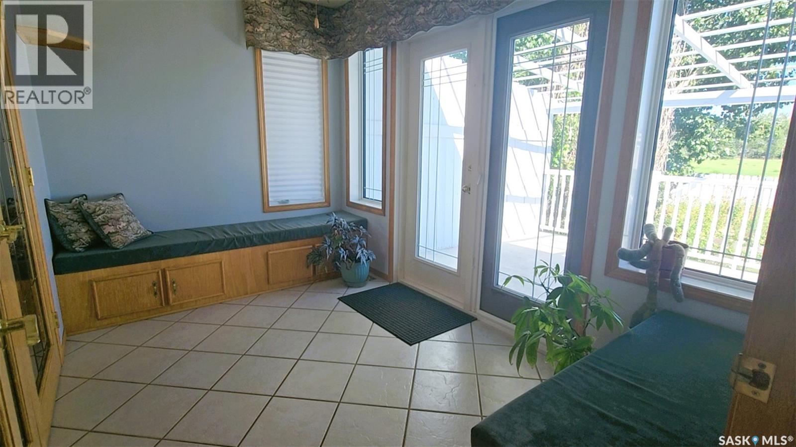 Photo 7 of 210 3rd Street E, Vanscoy SK
