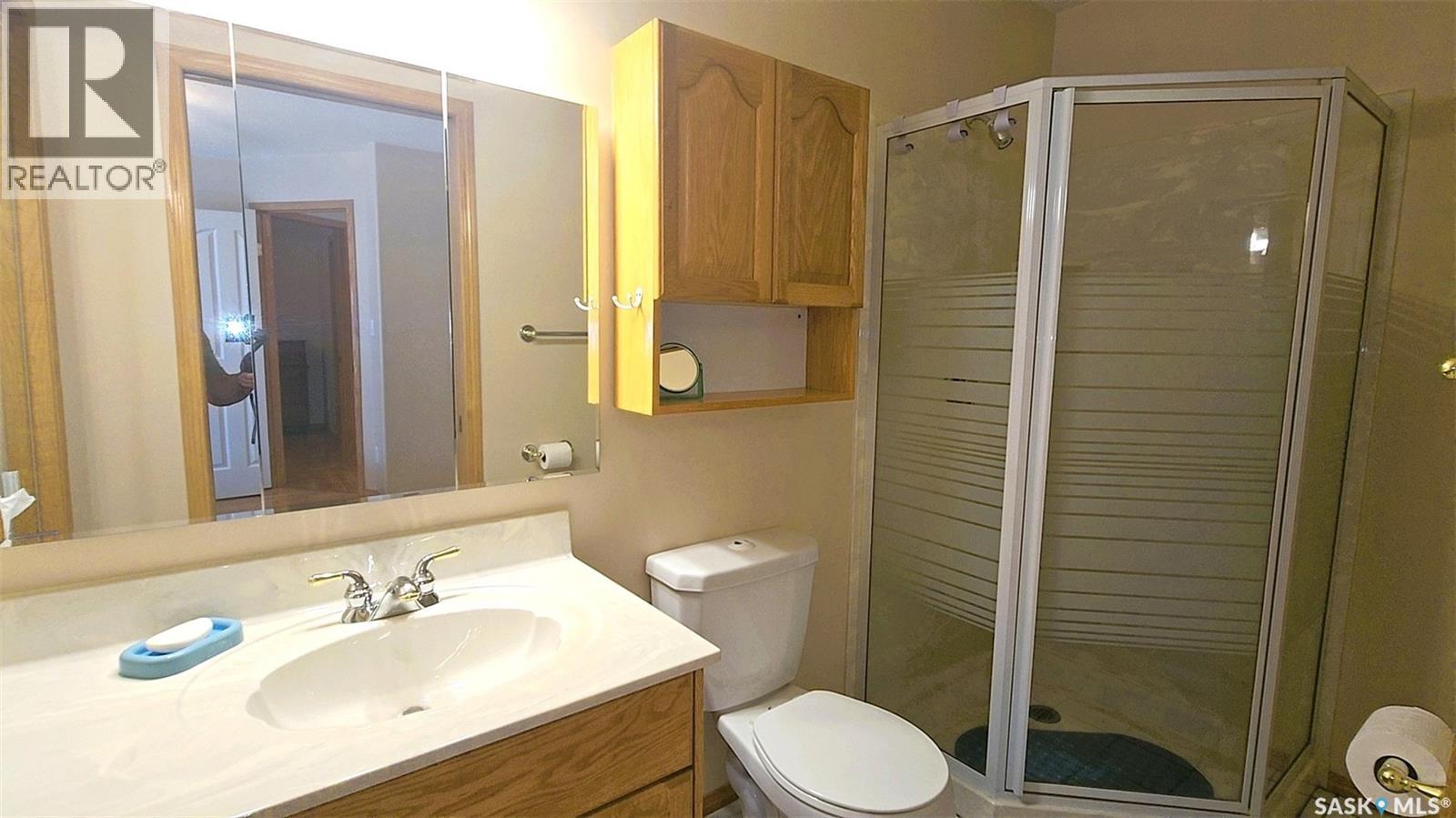 Photo 6 of 210 3rd Street E, Vanscoy SK