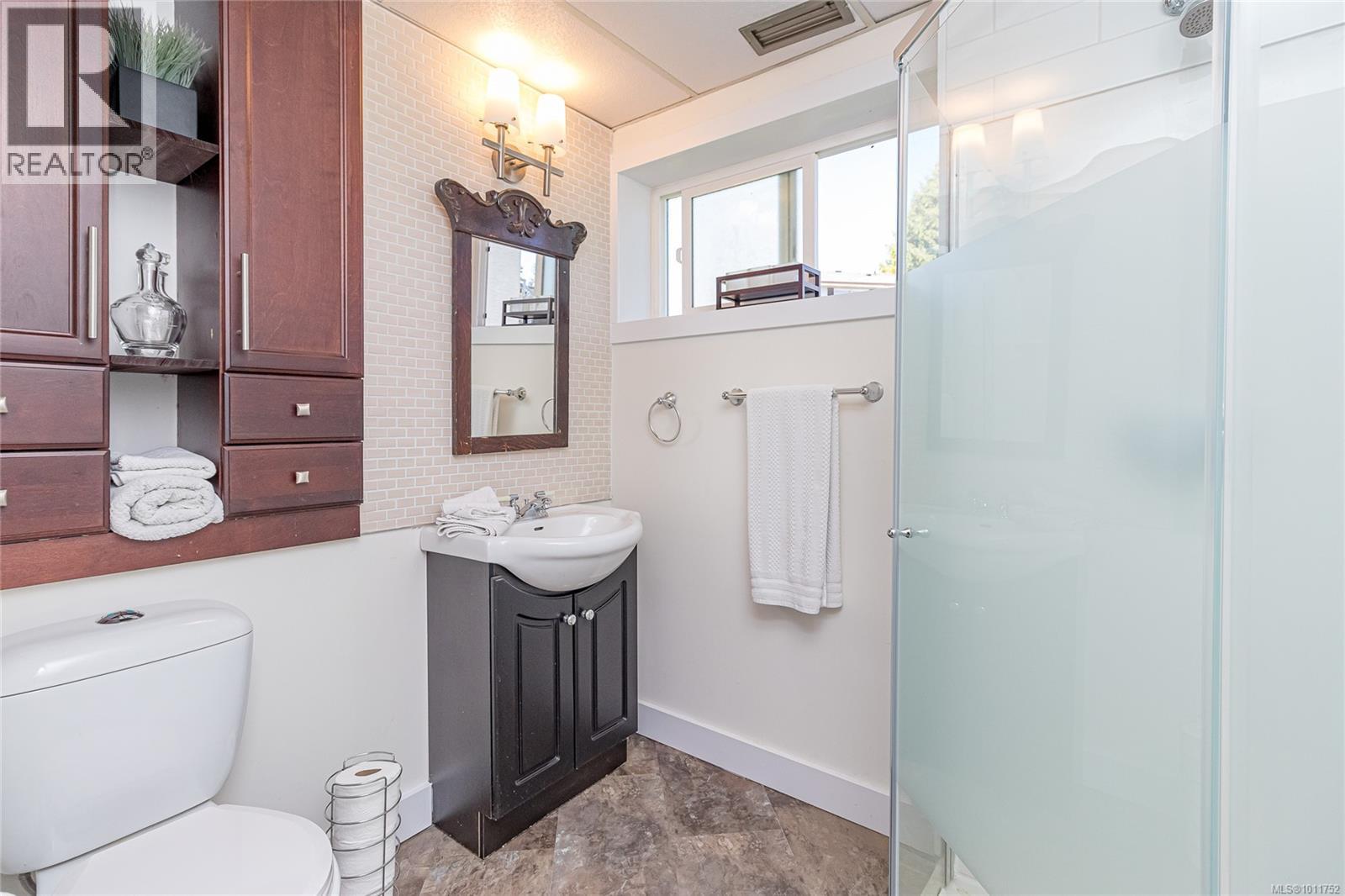 Photo 7 of 1872 Valleyview Pl, Duncan BC