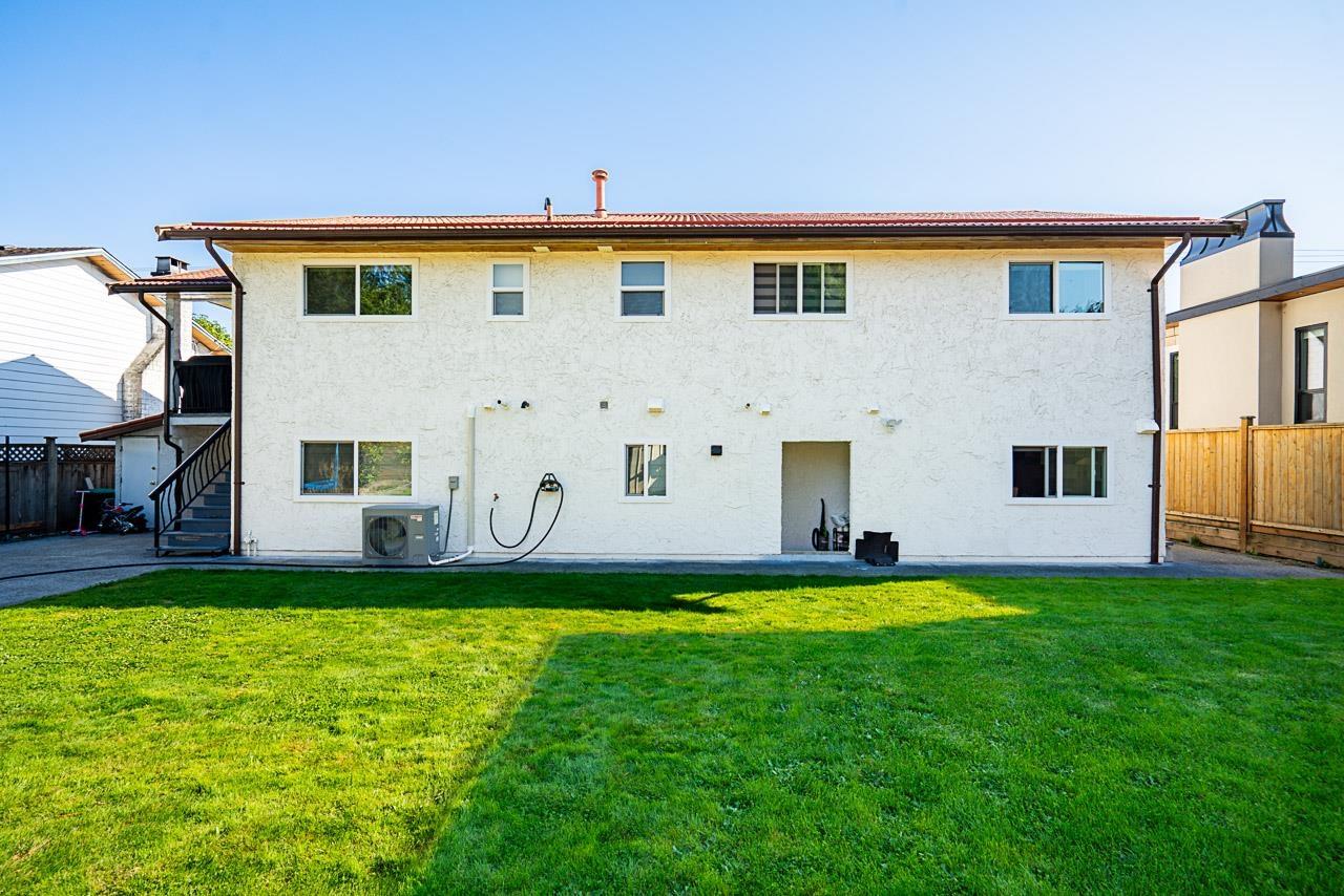 Photo 16 of 17233 60 Avenue, Surrey BC