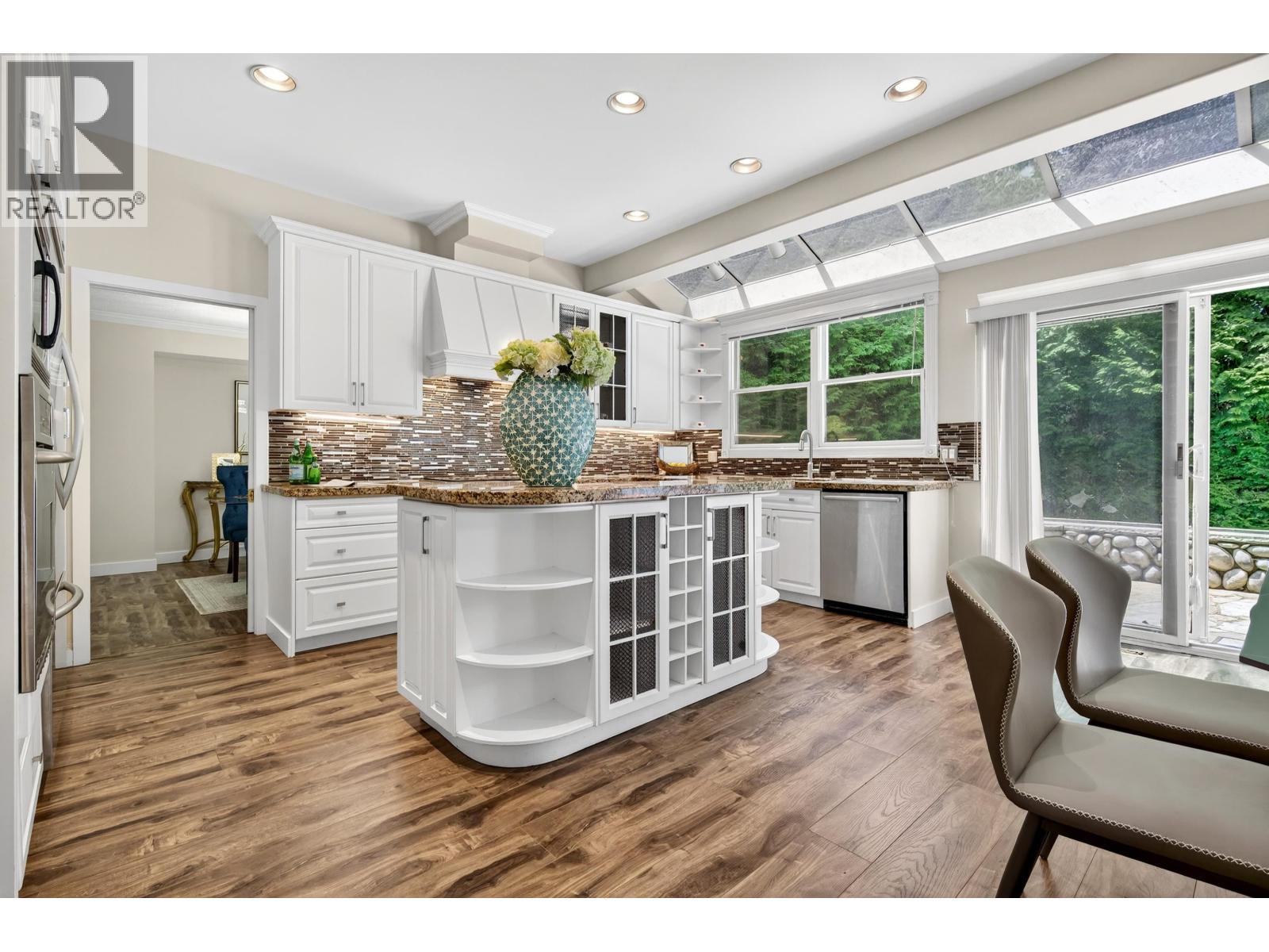 Photo 4 of 2453 Phillips Place, Burnaby BC