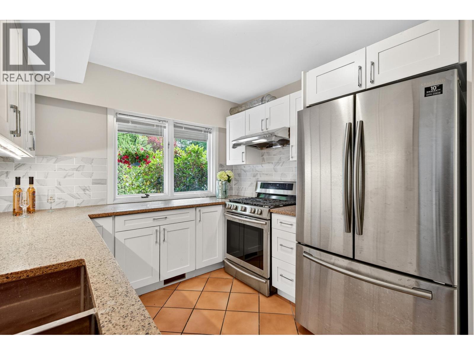 Photo 10 of 2453 Phillips Place, Burnaby BC
