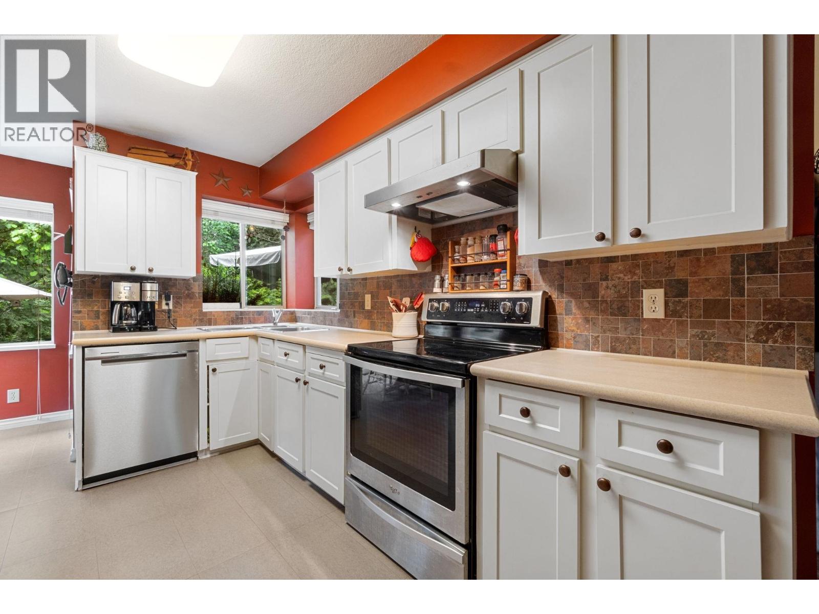 Photo 14 of 1330 Cimarron Drive, Coquitlam BC