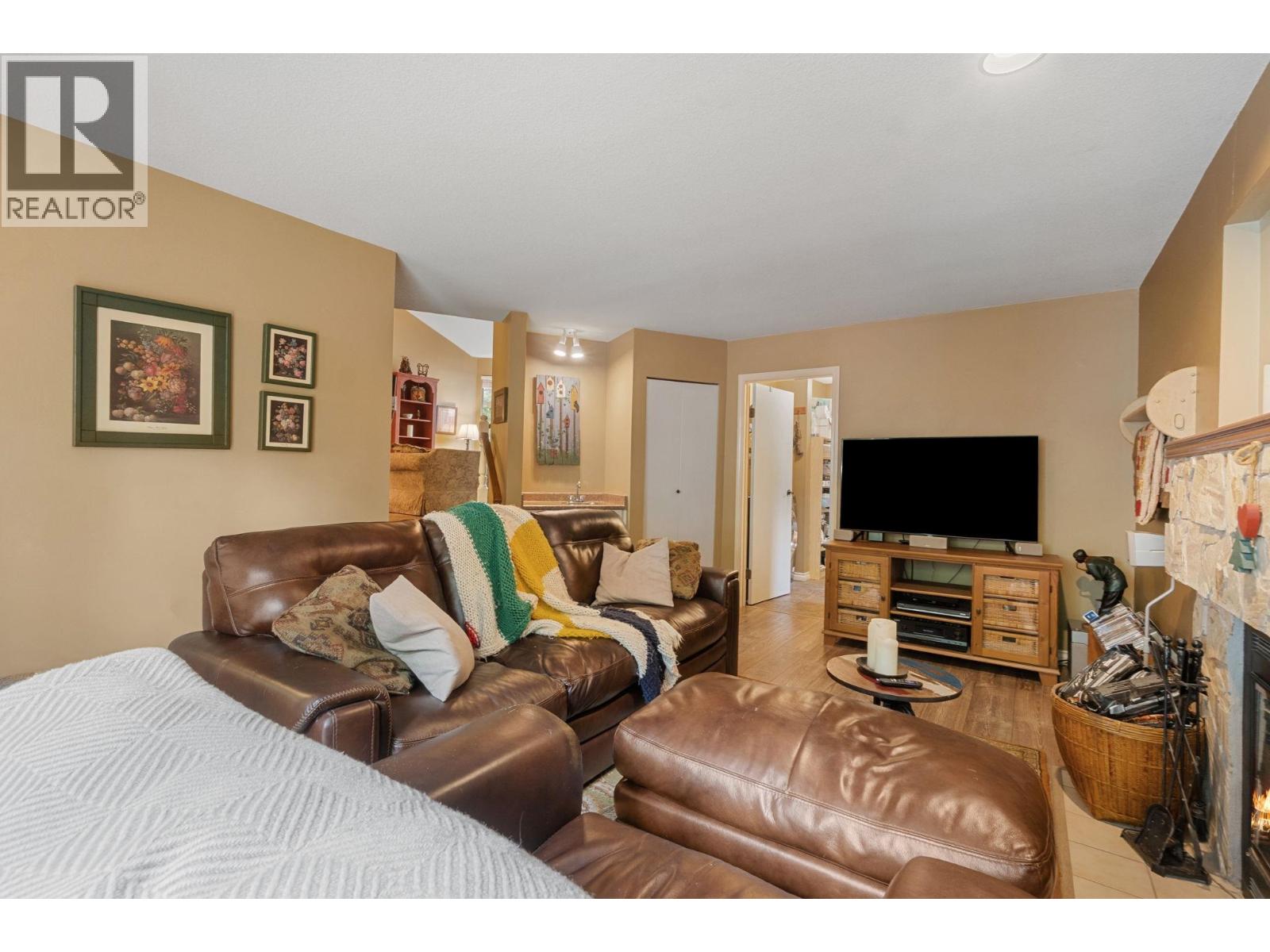 Photo 4 of 1330 Cimarron Drive, Coquitlam BC