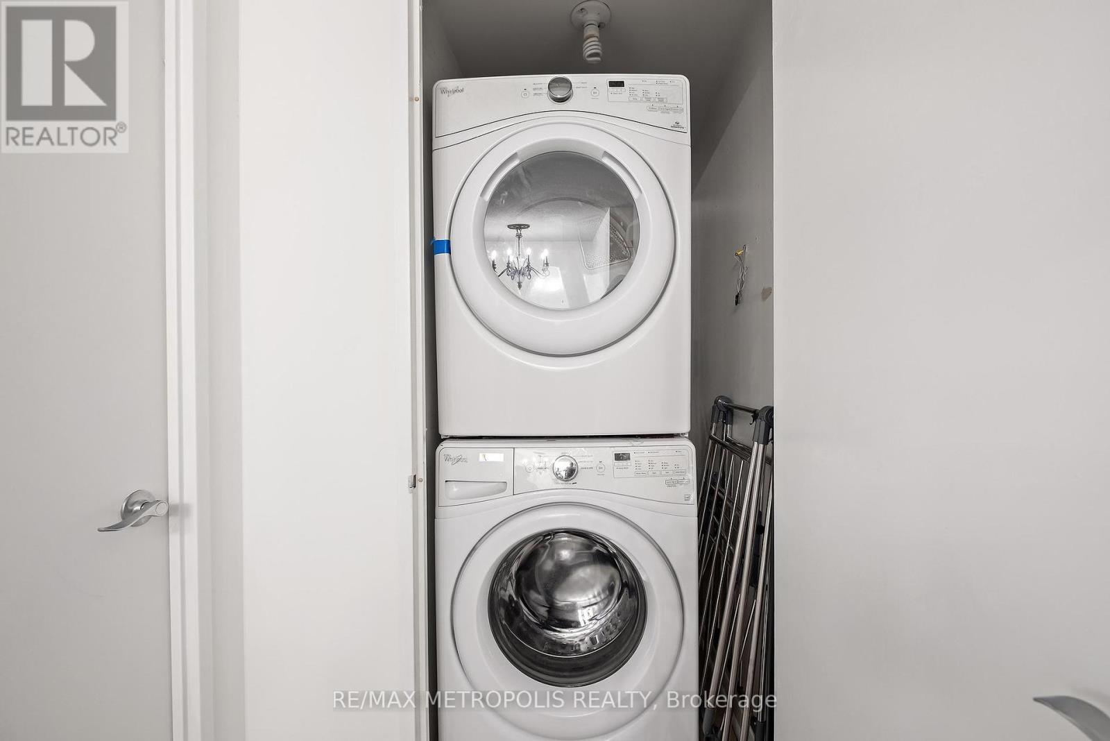 Photo 11 of 701 81 Townsgate Drive, Vaughan ON
