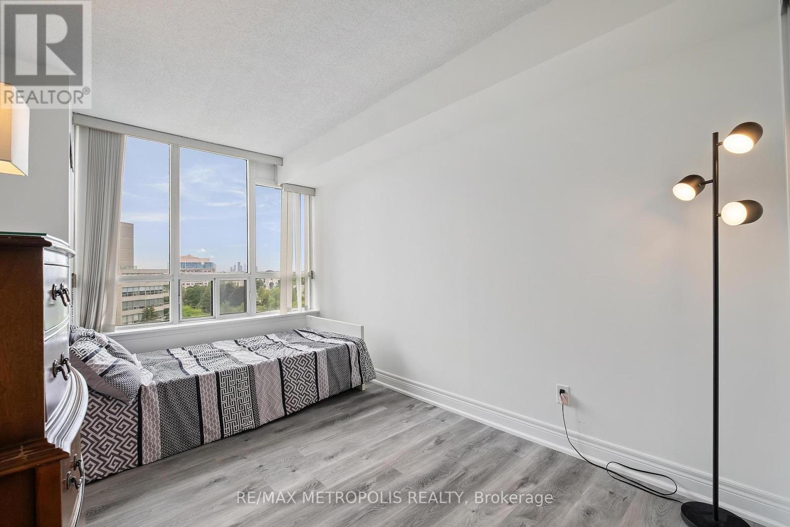Photo 34 of 701 81 Townsgate Drive, Vaughan ON
