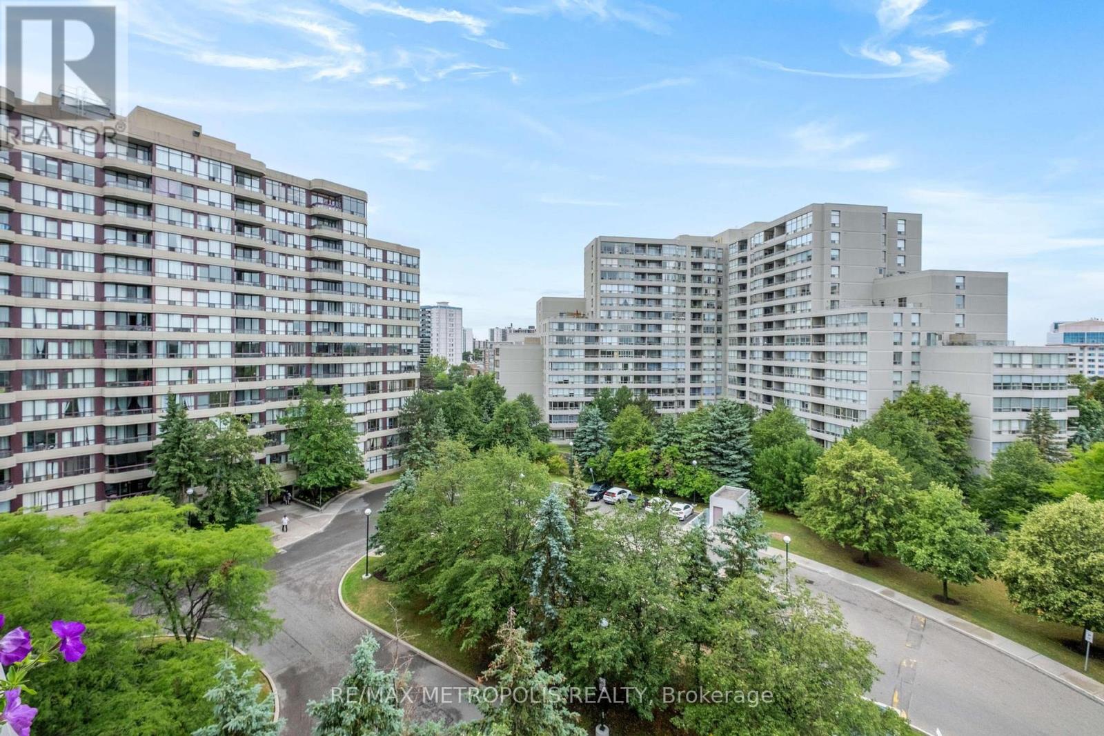 Photo 23 of 701 81 Townsgate Drive, Vaughan ON