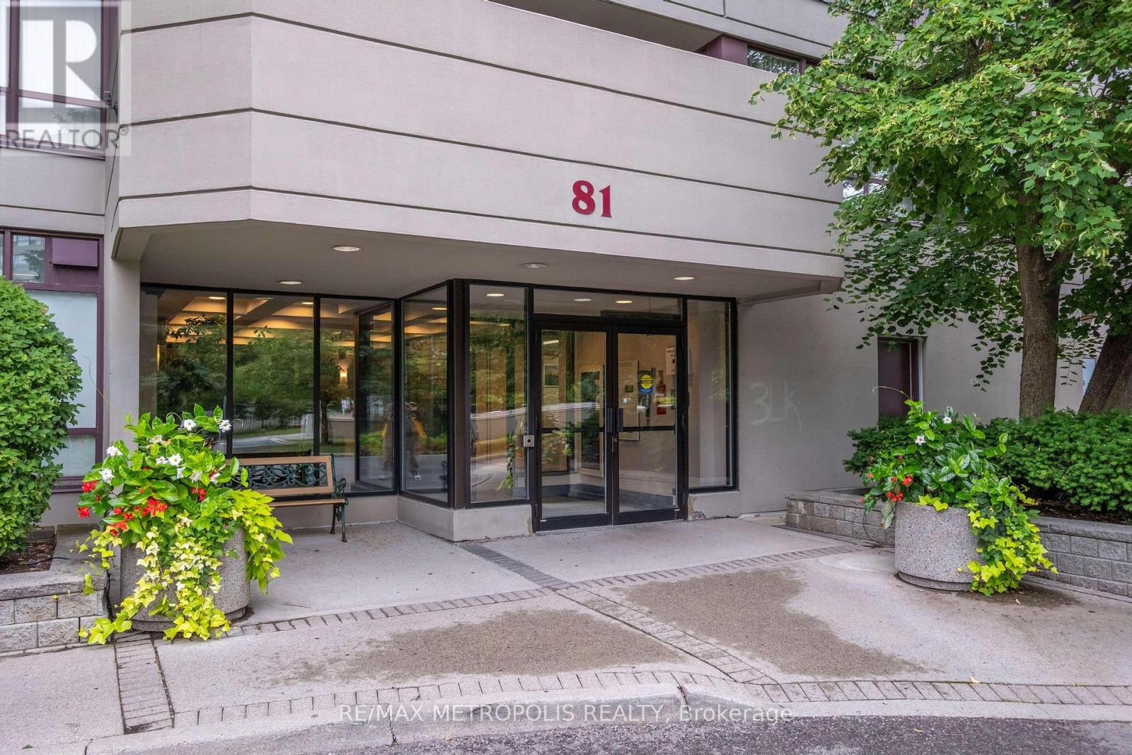 Photo 30 of 701 81 Townsgate Drive, Vaughan ON