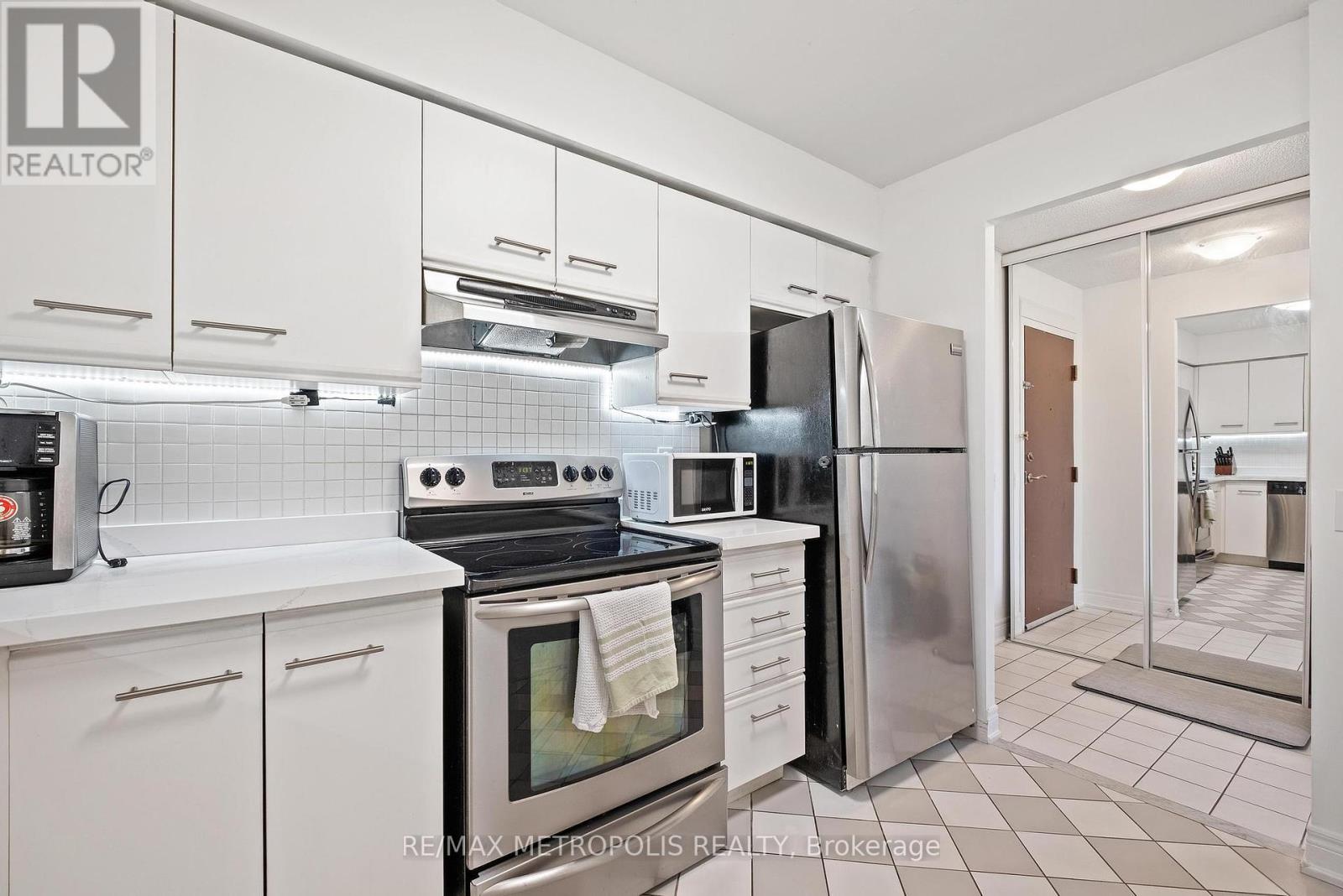 Photo 28 of 701 81 Townsgate Drive, Vaughan ON