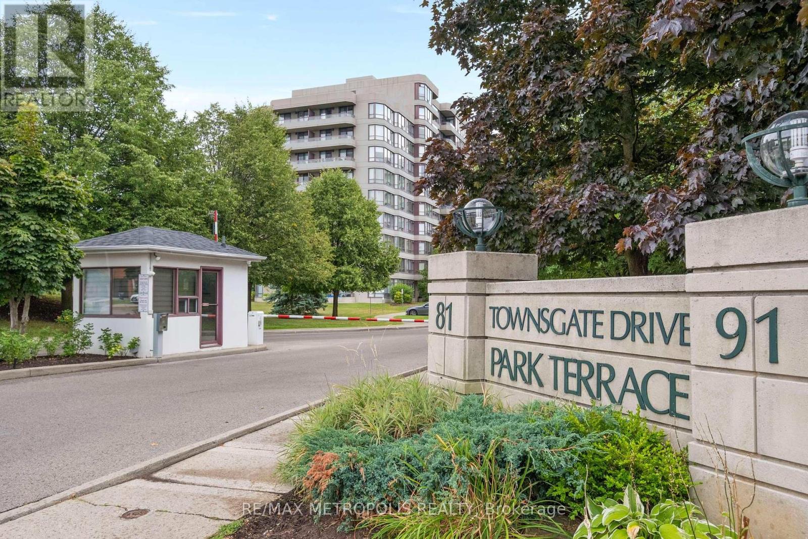 Photo 33 of 701 81 Townsgate Drive, Vaughan ON