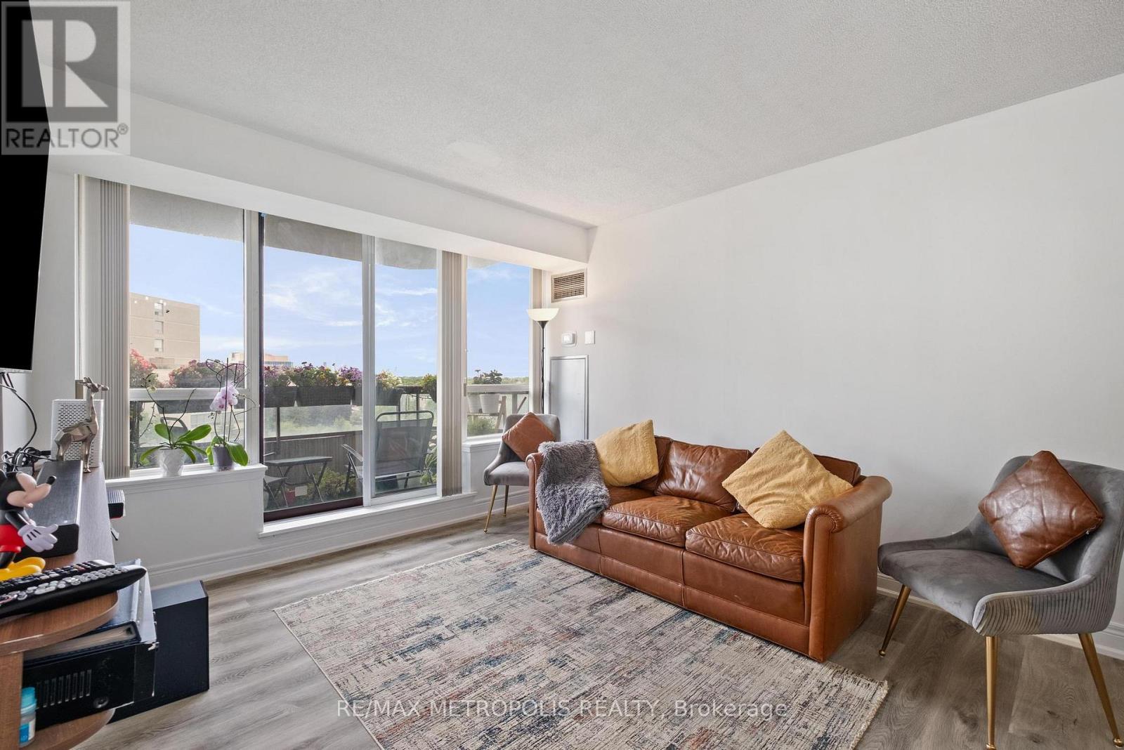 Photo 25 of 701 81 Townsgate Drive, Vaughan ON