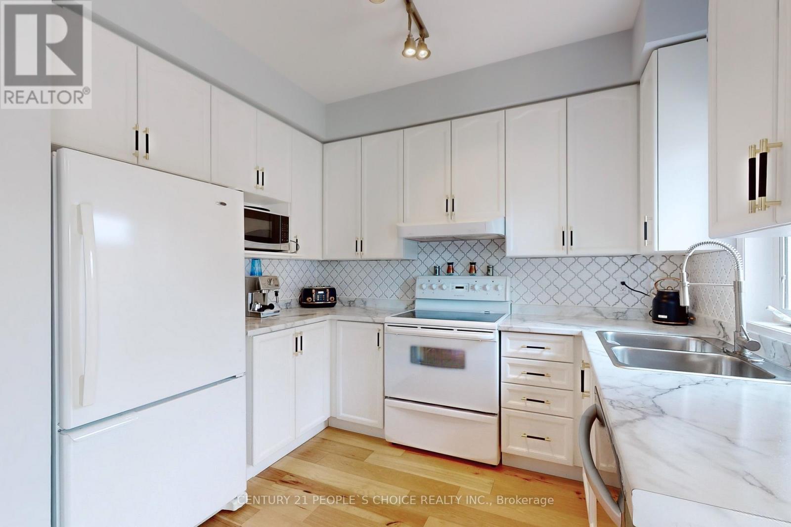 Photo 6 of 401 Cranston Park Avenue, Vaughan ON