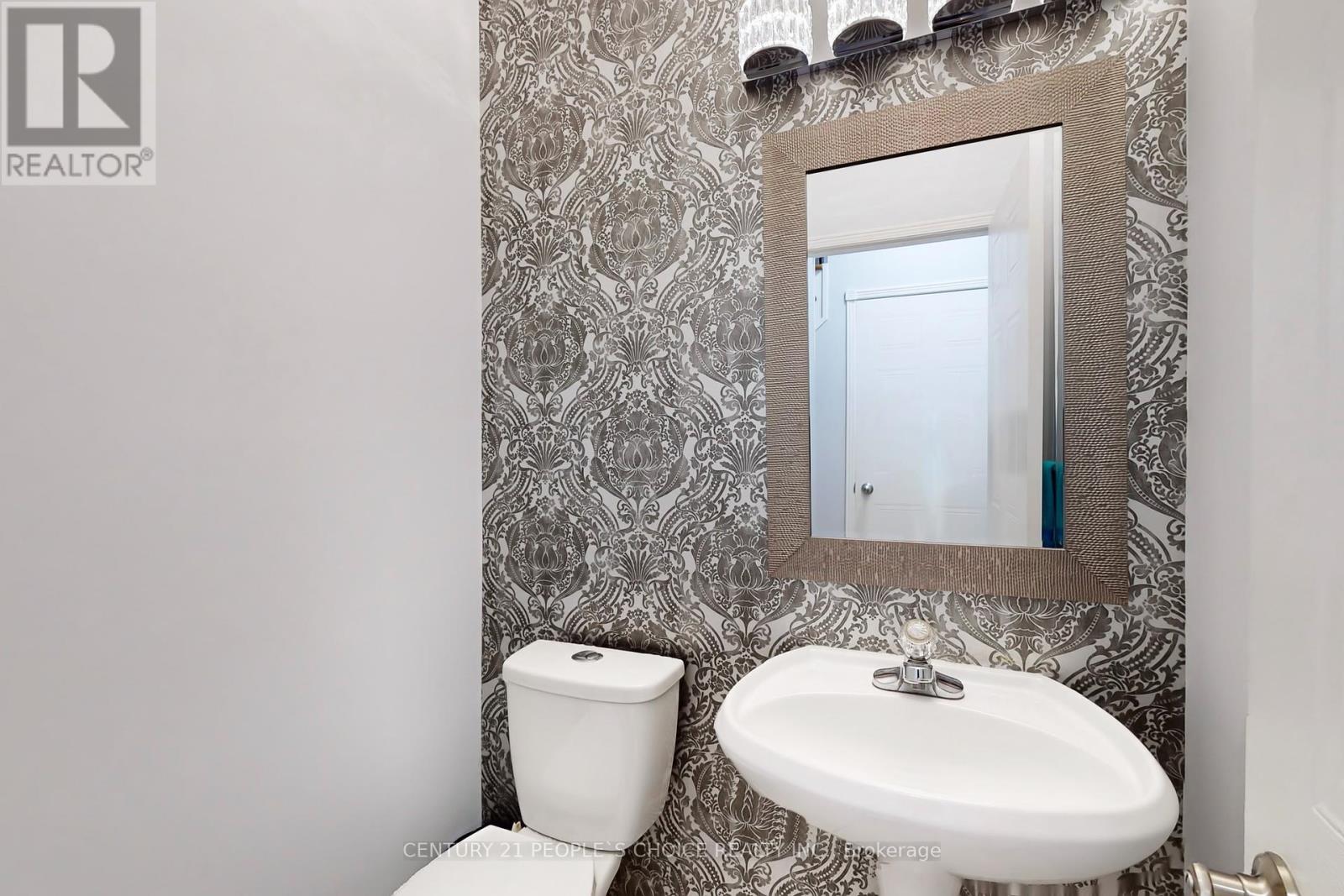 Photo 2 of 401 Cranston Park Avenue, Vaughan ON