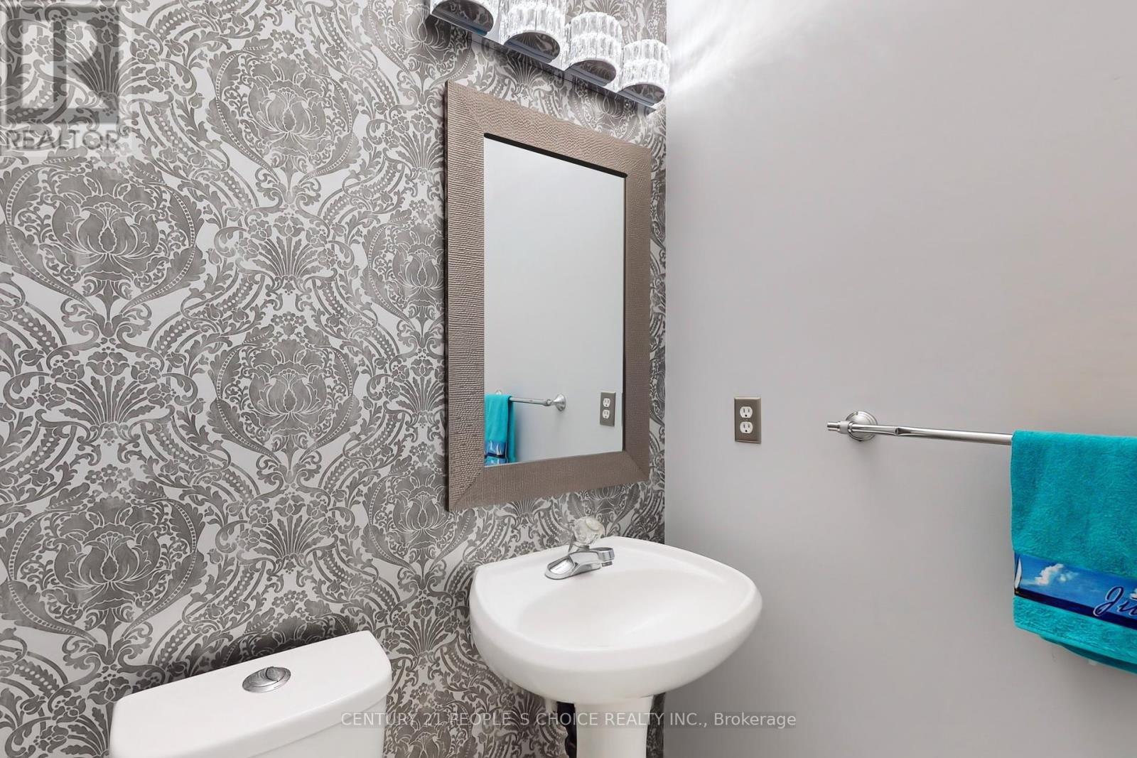 Photo 10 of 401 Cranston Park Avenue, Vaughan ON