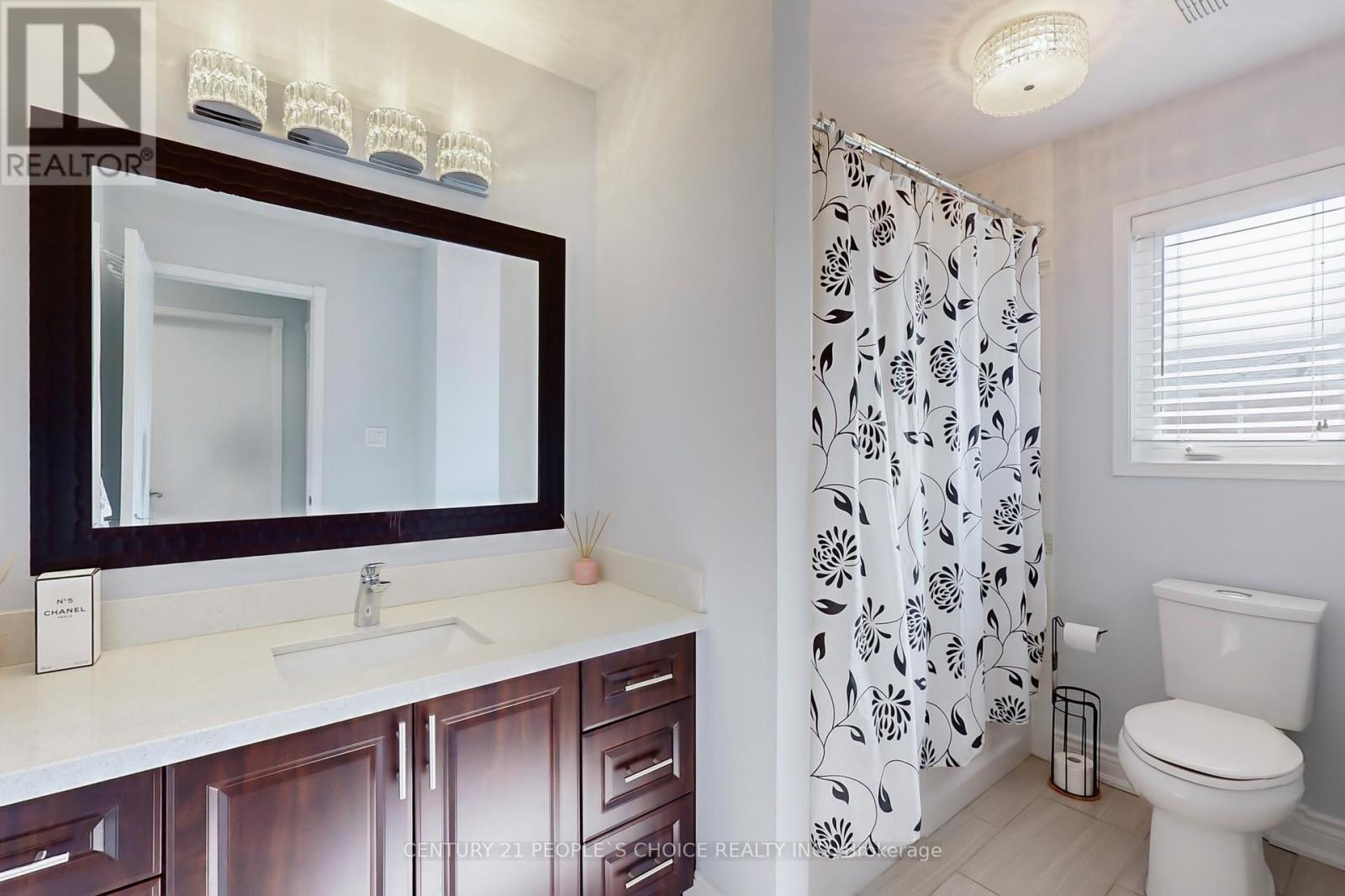 Photo 4 of 401 Cranston Park Avenue, Vaughan ON