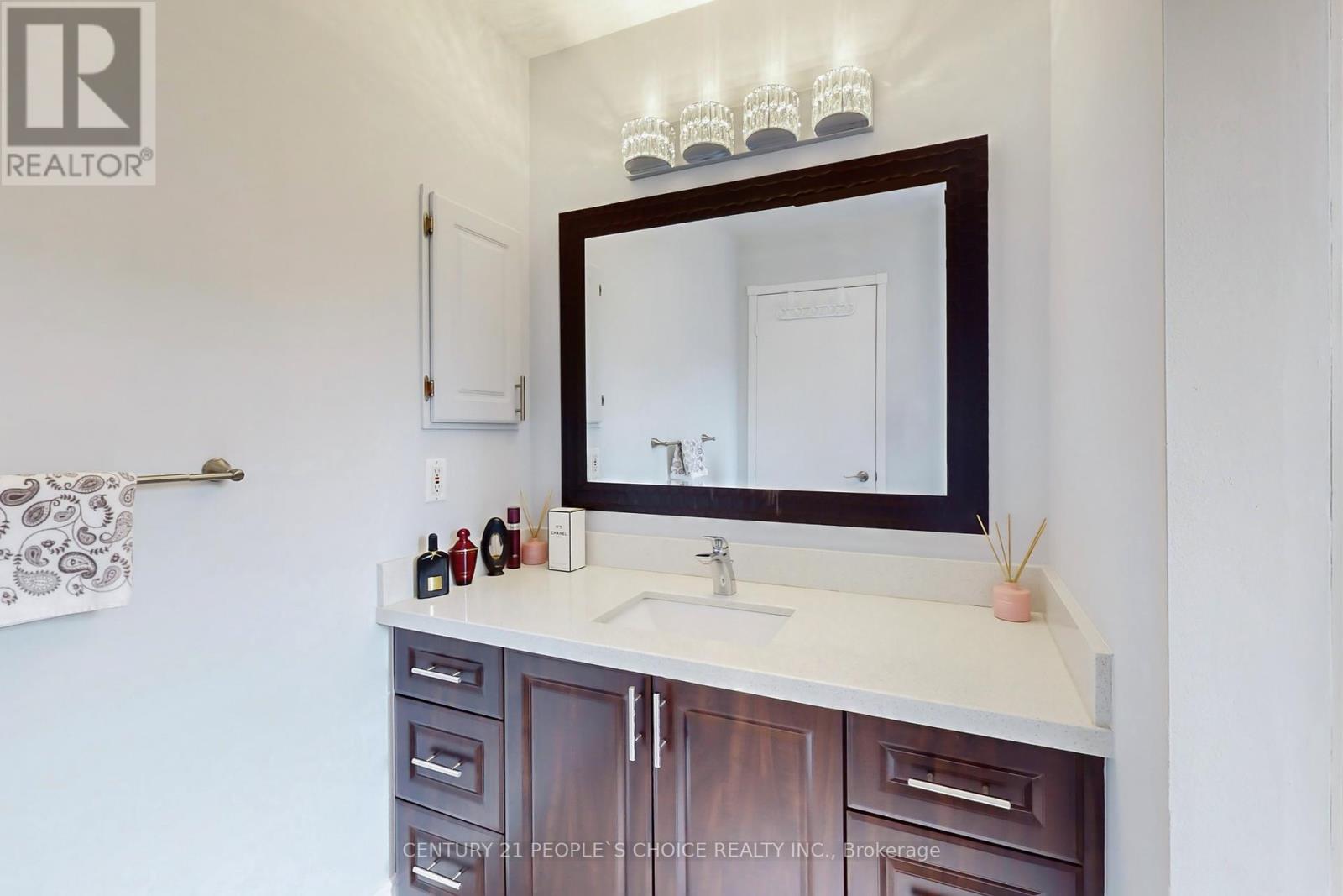 Photo 18 of 401 Cranston Park Avenue, Vaughan ON
