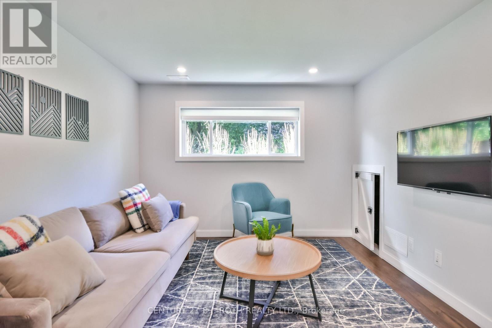 Photo 12 of 212 Borland Street E, Orillia ON