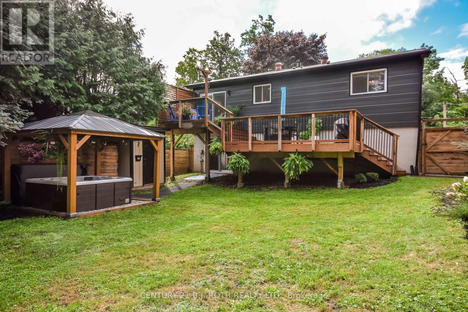 Photo 18 of 212 Borland Street E, Orillia ON