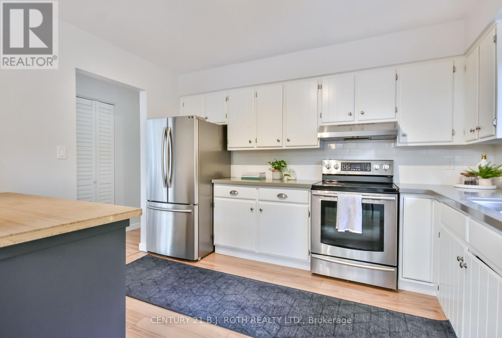 Photo 7 of 212 Borland Street E, Orillia ON