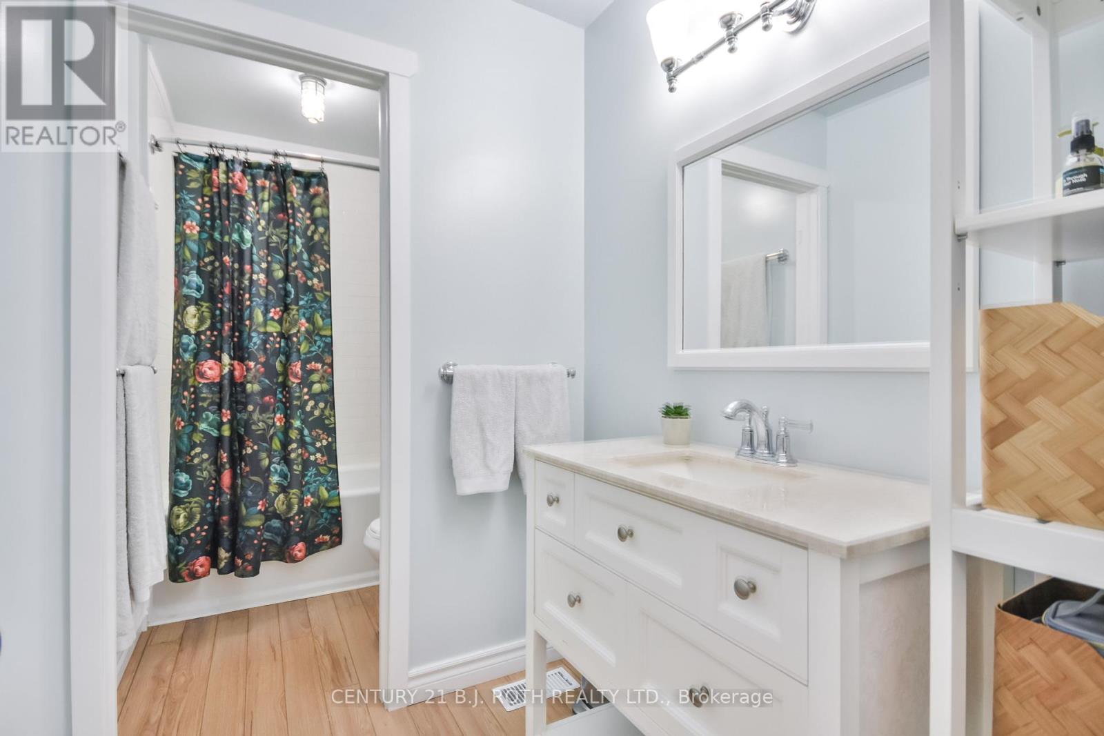 Photo 8 of 212 Borland Street E, Orillia ON