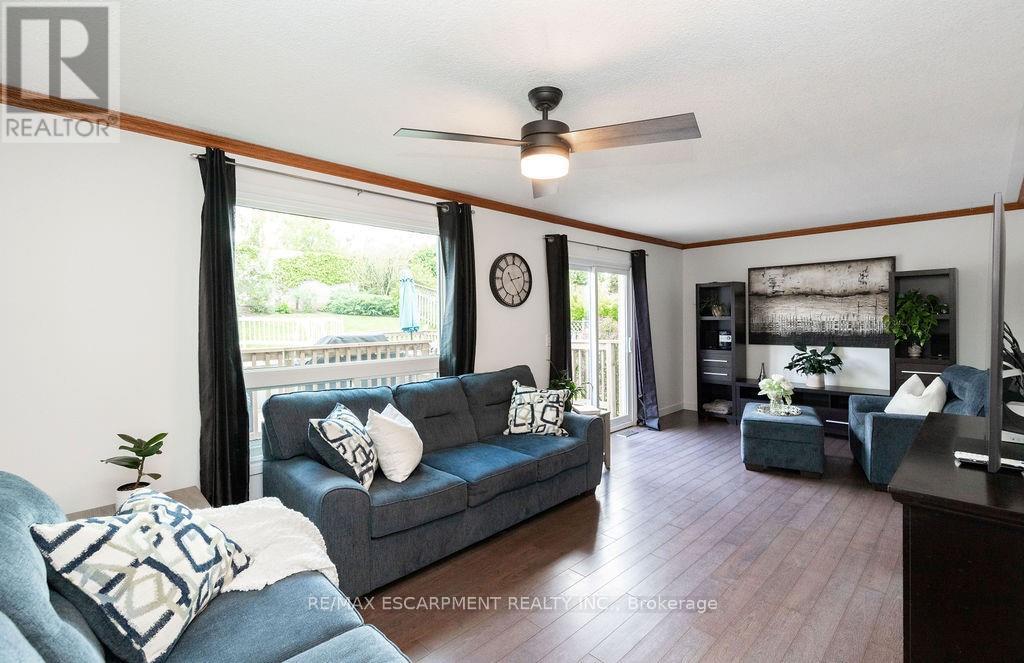 Photo 11 of 54 Merritt Crescent, Grimsby ON