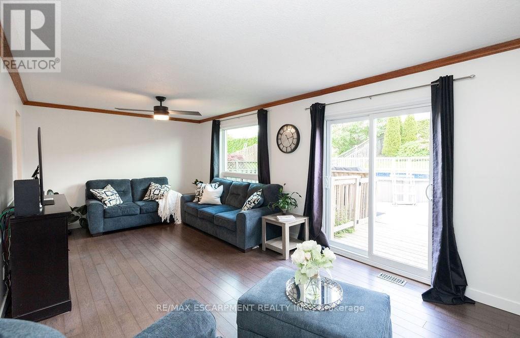 Photo 10 of 54 Merritt Crescent, Grimsby ON