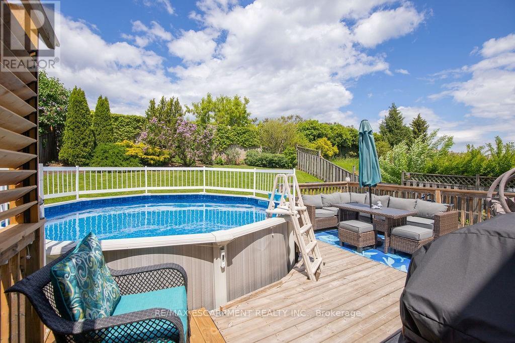 Photo 5 of 54 Merritt Crescent, Grimsby ON