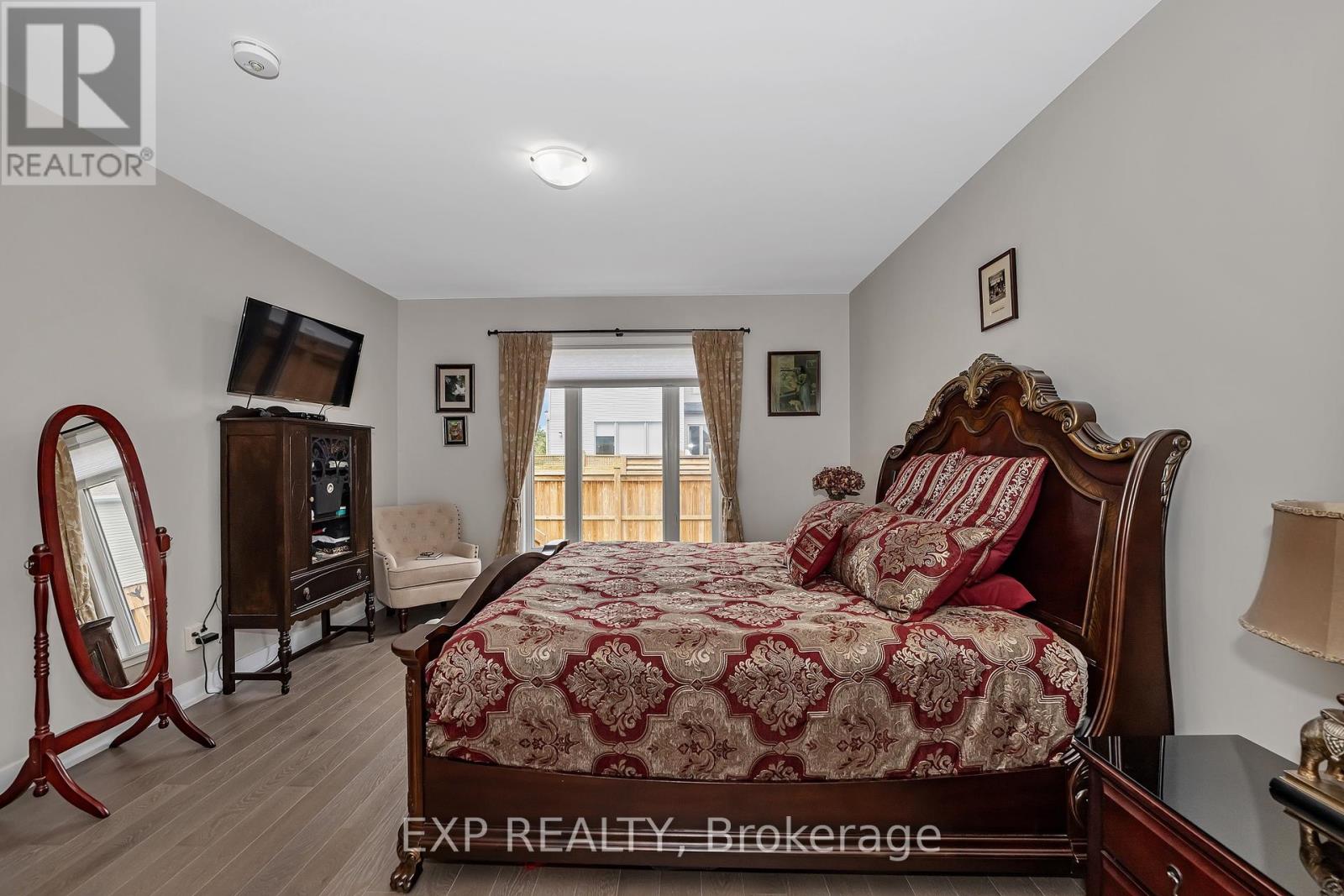 Photo 8 of 201 Osterley Way, Ottawa ON