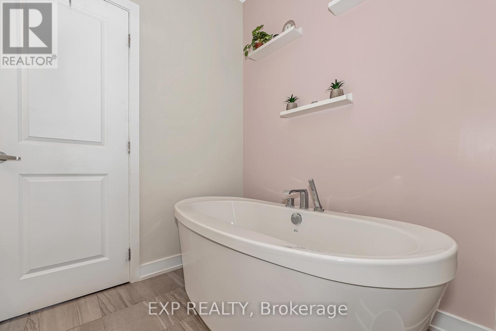 Photo 9 of 201 Osterley Way, Ottawa ON