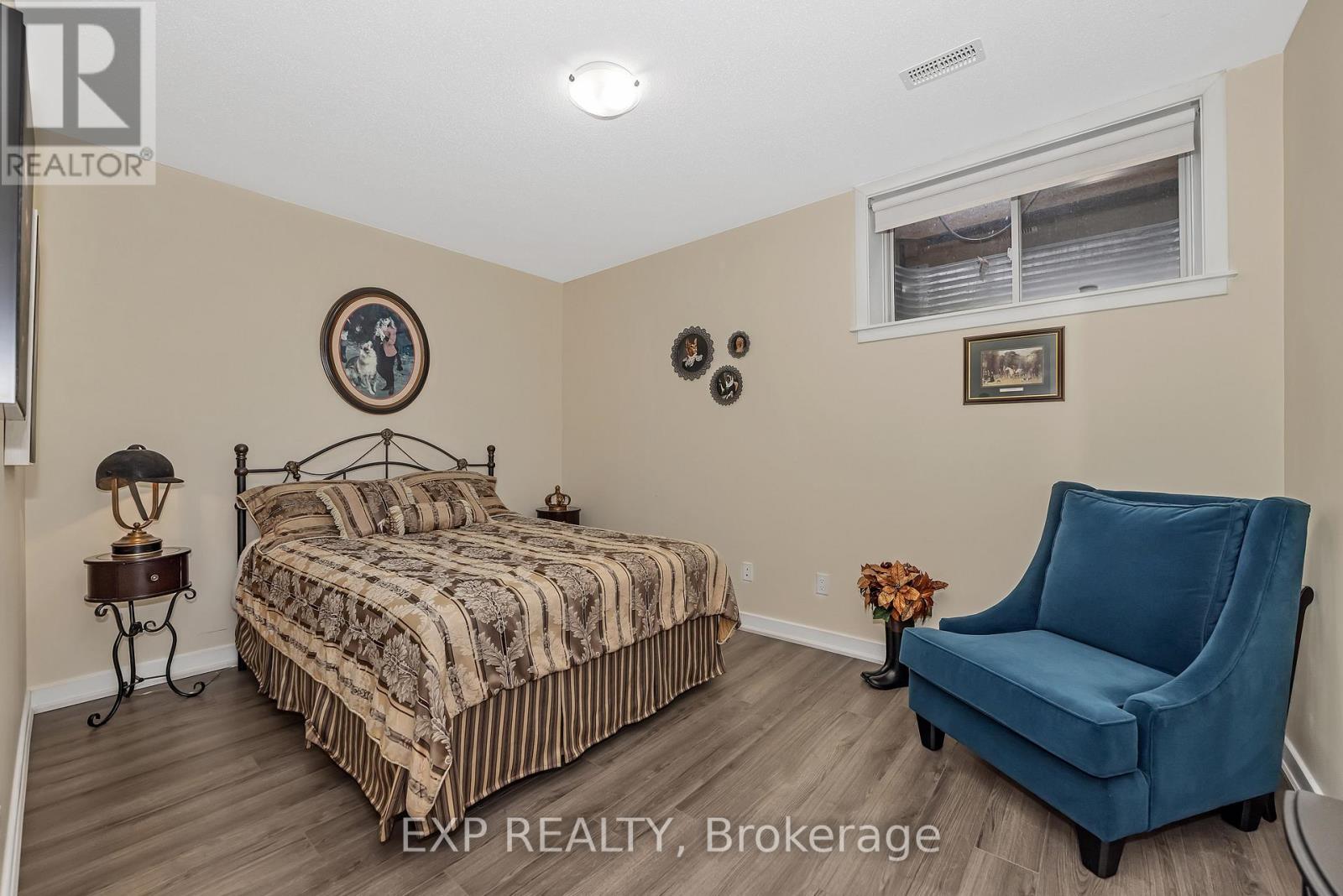 Photo 2 of 201 Osterley Way, Ottawa ON