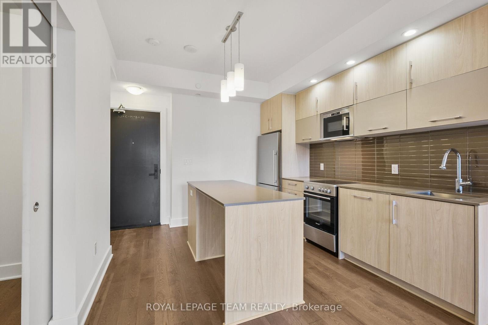 Photo 11 of 909 255 Bay Street, Ottawa ON
